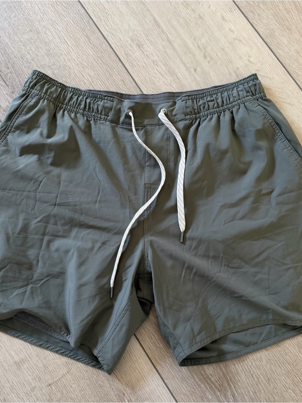 Men's Vuori lined  Drawstring Athletic Shorts